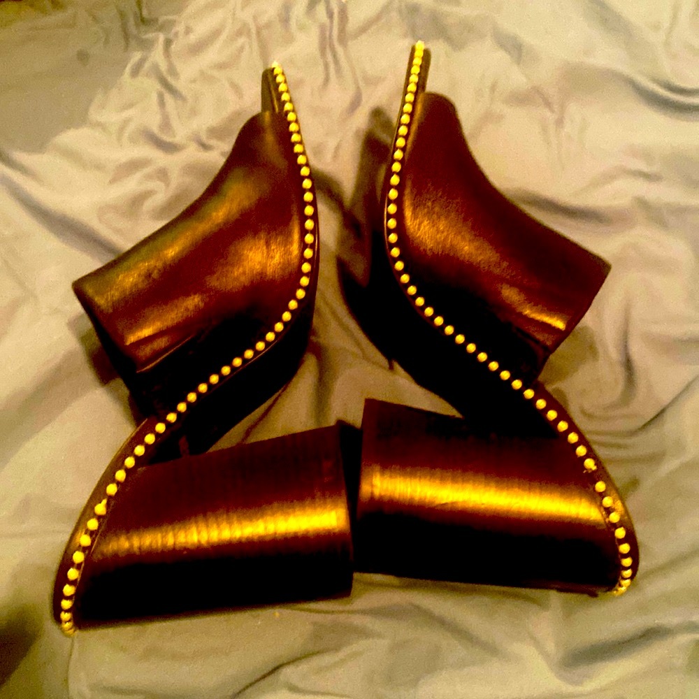Steve Madden Pearl Trim Black Heeled Sandals all leather.